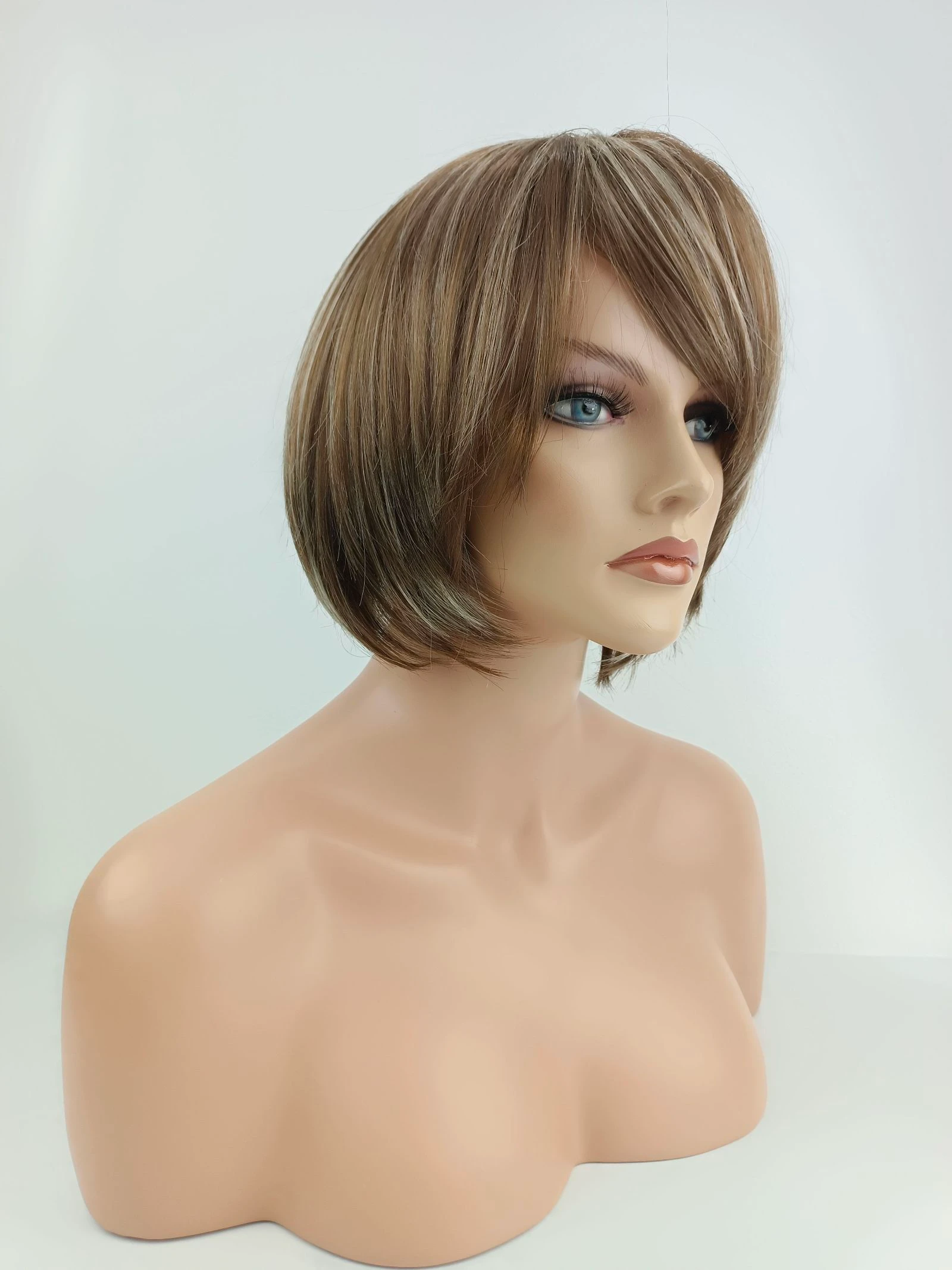 Mannequin head with wig – photo 4